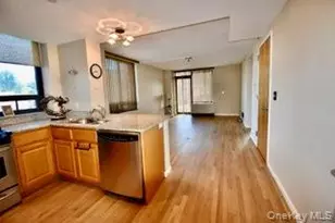 116-24 Grosvenor Ln, Kew Gardens, NY 11418 - Photo 4