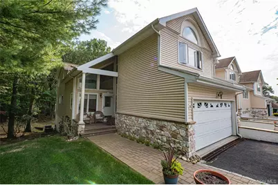 5 Princess Tree Court, Port Jefferson, NY 11777 - Photo 2