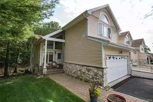 5 Princess Tree Ct, Port Jefferson, NY 11777 - Photo 2