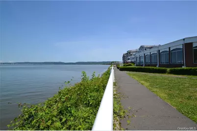 318 Harbor Cove #318, Piermont, NY 10968 - Photo 2