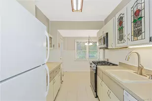 3 Jarvis Ct, Huntington, NY 11743 - Photo 8