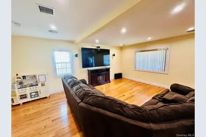 626 Wyngate Drive W, Valley Stream, NY 11580 - Photo 4