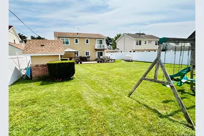 626 Wyngate Drive W, Valley Stream, NY 11580 - Photo 24