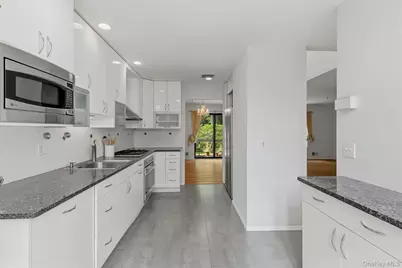 144 Stone Oaks Drive, Hartsdale, NY 10530 - Photo 18