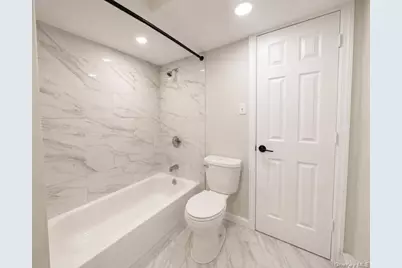 321 Sherbrooke Road, Lindenhurst, NY 11757 - Photo 14