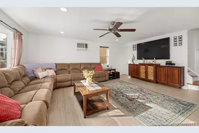 19 W 13th Road, Far Rockaway, NY 11693 - Photo 2