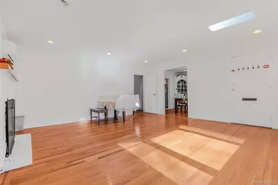 15 Broadway, Great Neck, NY 11021 - Photo 8