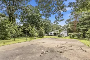 1091 Westminster Ave, Dix Hills, NY 11746 - Photo 36