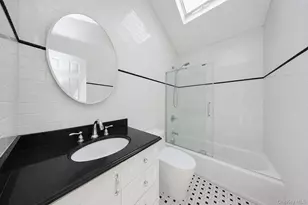493 Medina St, New York, NY 10306 - Photo 24