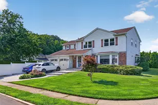 2 Foxhurst Ct, Manhasset Hills, NY 11040 - Photo 2