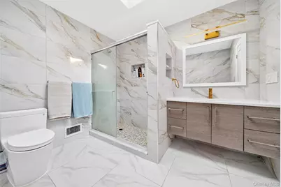 2 Foxhurst Court, Manhasset Hills, NY 11040 - Photo 20
