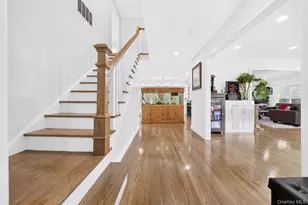 2 Foxhurst Ct, Manhasset Hills, NY 11040 - Photo 10