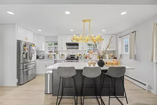 16 Hunt Pl, Bethpage, NY 11714 - Photo 4