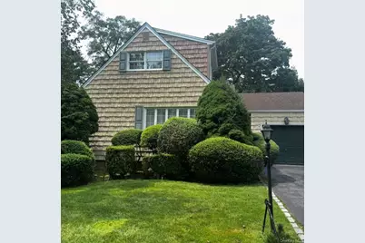 18 W Gaylore Drive, Amityville, NY 11701 - Photo 2