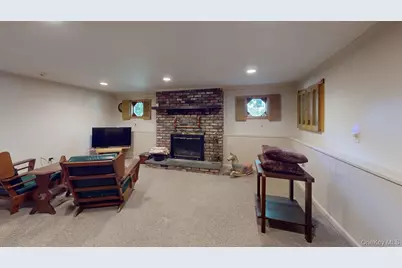 18 W Gaylore Drive, Amityville, NY 11701 - Photo 10
