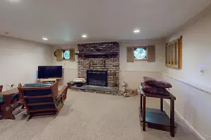 18 W Gaylore Dr, Amityville, NY 11701 - Photo 10