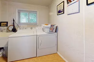 18 W Gaylore Dr, Amityville, NY 11701 - Photo 18
