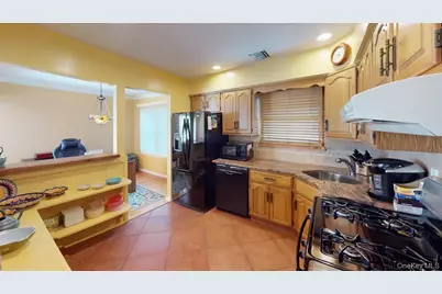 18 W Gaylore Drive, Amityville, NY 11701 - Photo 8
