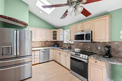 1023 Udall Road, Bay Shore, NY 11706 - Photo 10