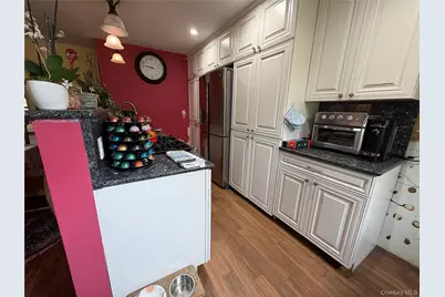 57-48 246th Crescent #C8, Little Neck, NY 11362 - Photo 4