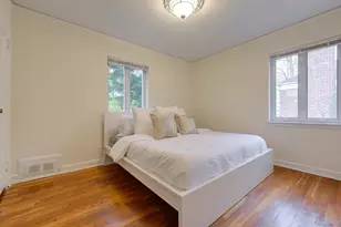 9 Wimbleton Ln, Great Neck, NY 11023 - Photo 18