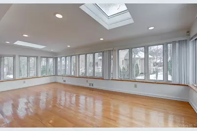 9 Wimbleton Lane, Great Neck, NY 11023 - Photo 12