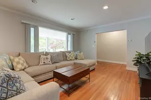 9 Wimbleton Ln, Great Neck, NY 11023 - Photo 4