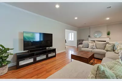 9 Wimbleton Lane, Great Neck, NY 11023 - Photo 2