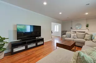 9 Wimbleton Ln, Great Neck, NY 11023 - Photo 2