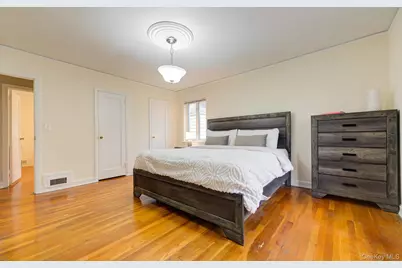 9 Wimbleton Lane, Great Neck, NY 11023 - Photo 16