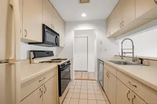 242-07A Oak Park Dr, Douglaston, NY 11362 - Photo 6