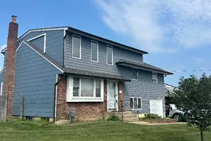 3701 Ruby Ln, Wantagh, NY 11793 - Photo 2