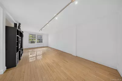 138-70 Elder Avenue #3L, Flushing, NY 11355 - Photo 8