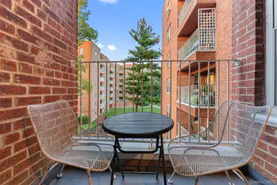 555 Broadway #3E, Hastings on Hudson, NY 10706 - Photo 2