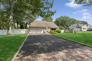27 Sugarbush Ln, Coram, NY 11727 - Photo 36