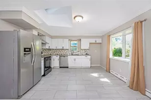 9 Half Moon Pond Rd, Ridge, NY 11961 - Photo 10