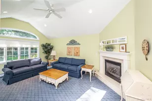 40 Somerset Dr, Commack, NY 11725 - Photo 8