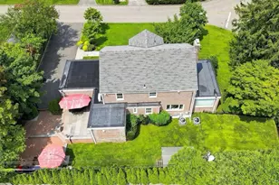 1 Shore Park Rd, Great Neck, NY 11023 - Photo 24