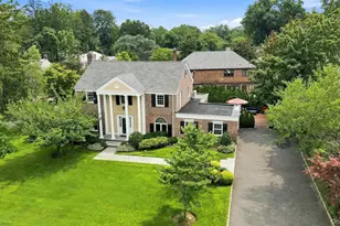 1 Shore Park Rd, Great Neck, NY 11023 - Photo 2