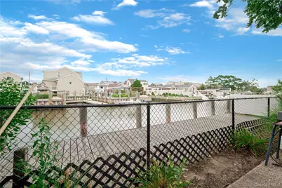 280 S Bayview Avenue, Amityville, NY 11701 - Photo 4