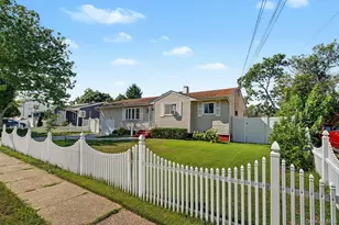 81 Ellery St, Brentwood, NY 11717 - Photo 2