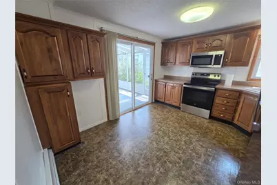 162 Village Circle W, Manorville, NY 11949 - Photo 8