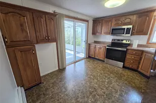 162 Village Cir W, Manorville, NY 11949 - Photo 8