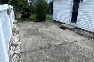 75 Mc Cue Ln, Babylon, NY 11702 - Photo 12