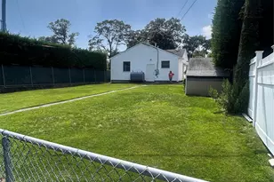 75 Mc Cue Ln, Babylon, NY 11702 - Photo 16