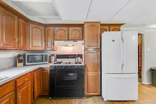 218 11th St, West Babylon, NY 11704 - Photo 6