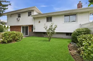 90 Grohmans Ln, Plainview, NY 11803 - Photo 30