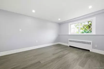 90 Grohmans Lane, Plainview, NY 11803 - Photo 20