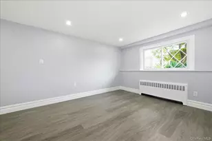 90 Grohmans Ln, Plainview, NY 11803 - Photo 20