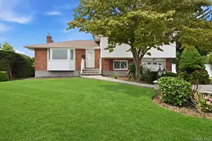 90 Grohmans Ln, Plainview, NY 11803 - Photo 2